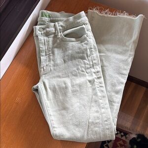Mother Weekender Fray Jeans in Celery Color, Size30- Excellent Condition